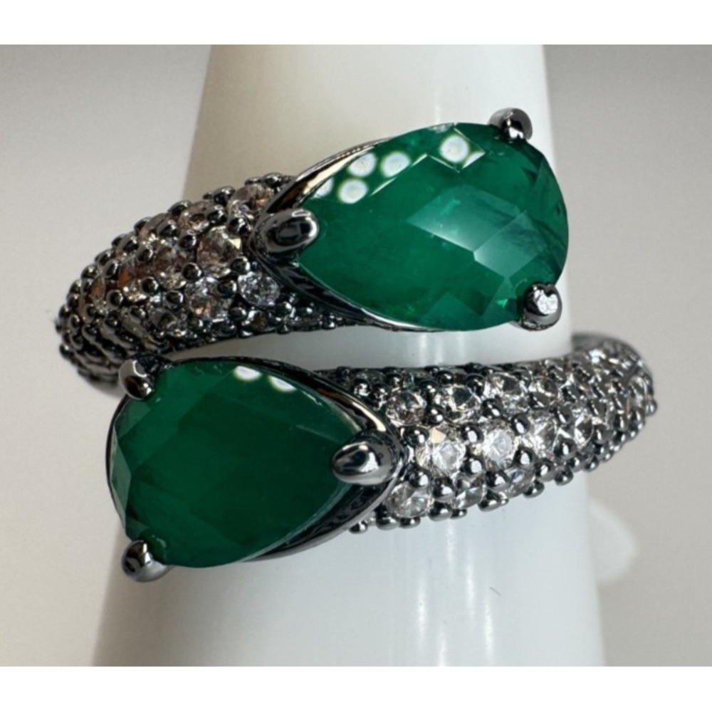 Size 7 Bomb Party May Ring - RG38754 Graceful Glades - Emerald on Hematite